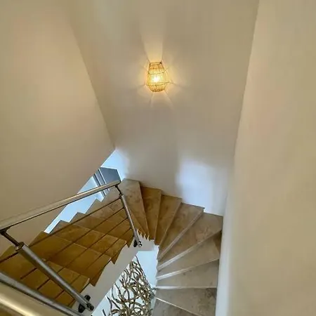 Paillote Perchee A 180 ° Sur La Apartman