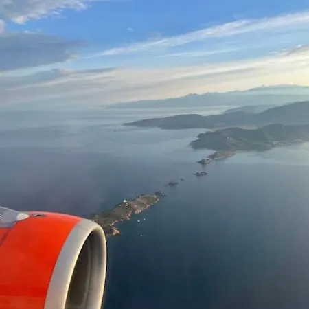 Apartman Paillote Perchee A 180 ° Sur La *