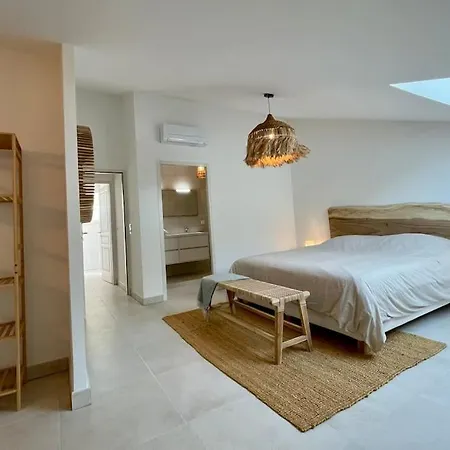 Paillote Perchee A 180 ° Sur La *