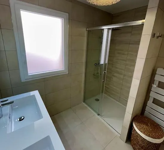 Paillote Perchee A 180 ° Sur La