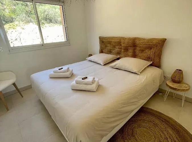 Paillote Perchee A 180 ° Sur La * Ajaccio (Corsica)